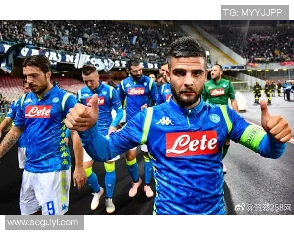 国外足球明星与辣妹的精彩瞬间大集合，尽显魅力与风采